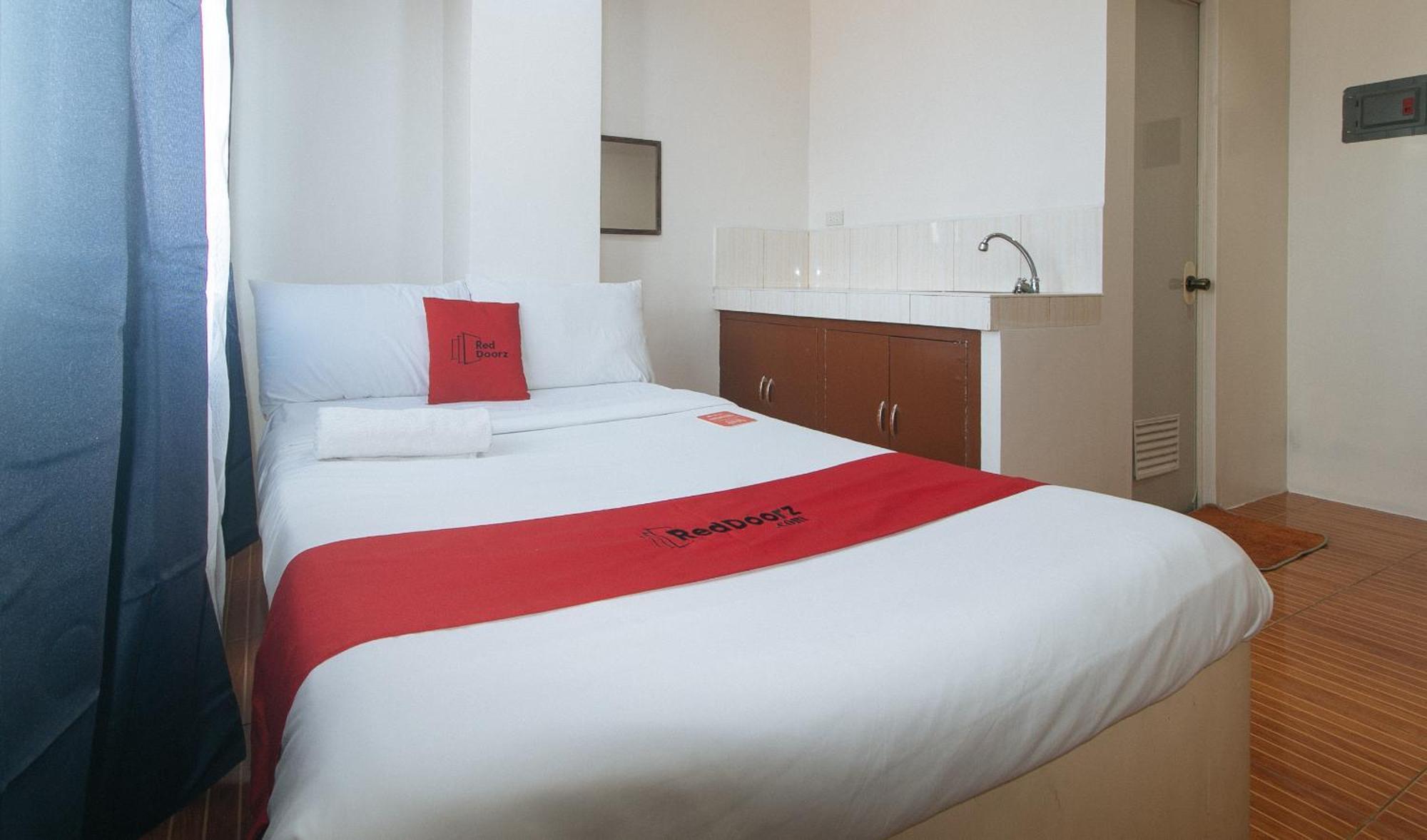 Reddoorz At Goldentown Hotel Davao City Exterior photo