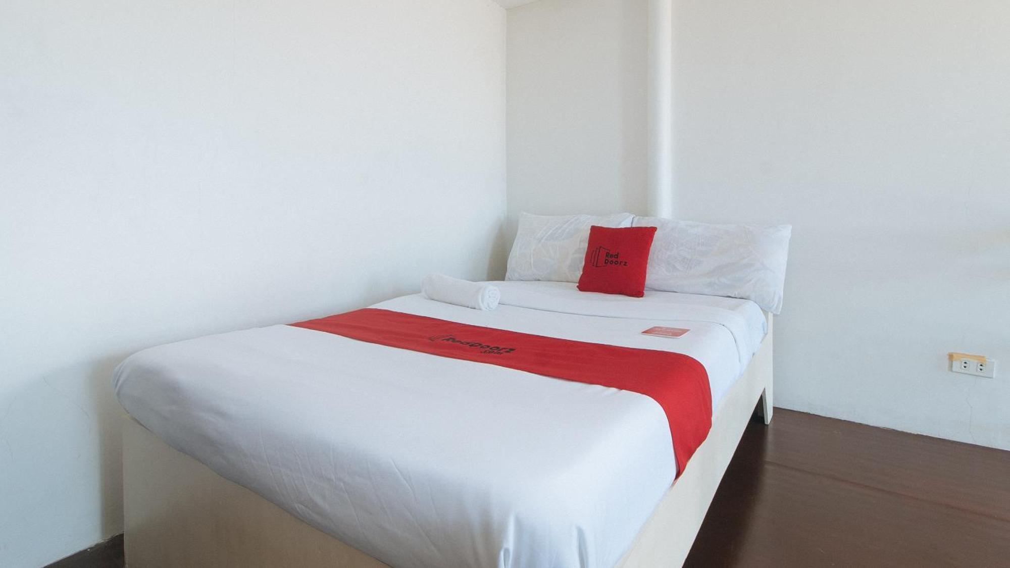Reddoorz At Goldentown Hotel Davao City Exterior photo