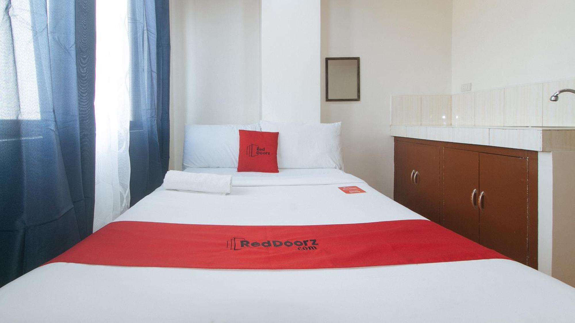 Reddoorz At Goldentown Hotel Davao City Exterior photo